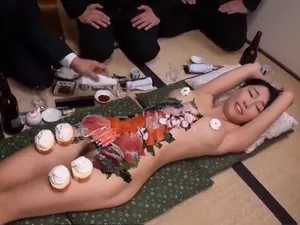 Cô sếp dâm và những anh ccủ khoải được thưởng thức đồ lạ